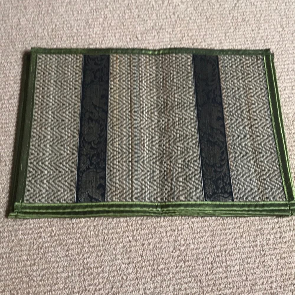 Green grass elephant pattern placemats.